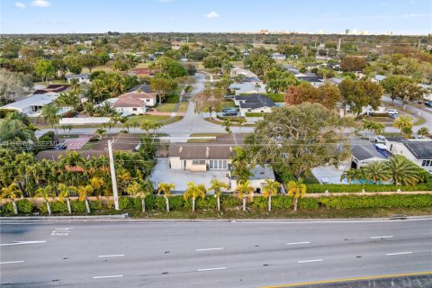 Casa en venta en Miami, Florida, 4 dormitorios, 168.06 m2 № 2029702 - foto 30