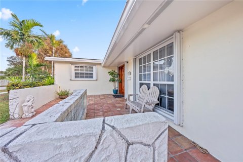 Casa en venta en Miami, Florida, 4 dormitorios, 168.06 m2 № 2029702 - foto 9