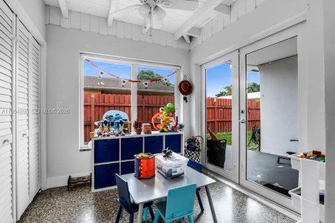 Commercial property in Miami, Florida 246.19 sq.m. № 2010787 - photo 14