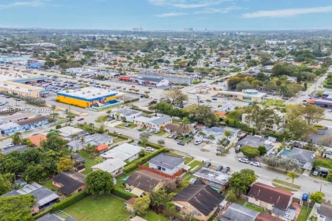 Commercial property in Miami, Florida 246.19 sq.m. № 2010787 - photo 30