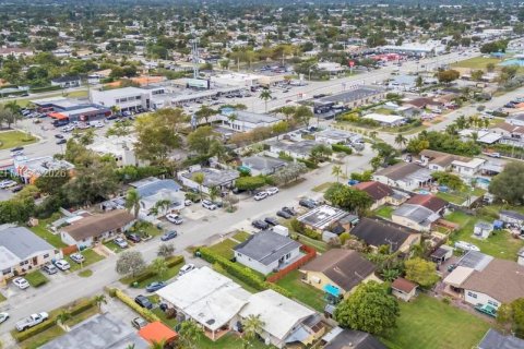 Commercial property in Miami, Florida 246.19 sq.m. № 2010787 - photo 28