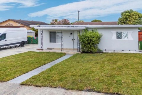 Commercial property in Miami, Florida 246.19 sq.m. № 2010787 - photo 22