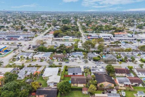 Commercial property in Miami, Florida 246.19 sq.m. № 2010787 - photo 29