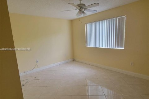 Снять в аренду кондоминиум в Корал-Спрингс, Флорида 1 спальня, 66.89м2, № 2066762 - фото 8
