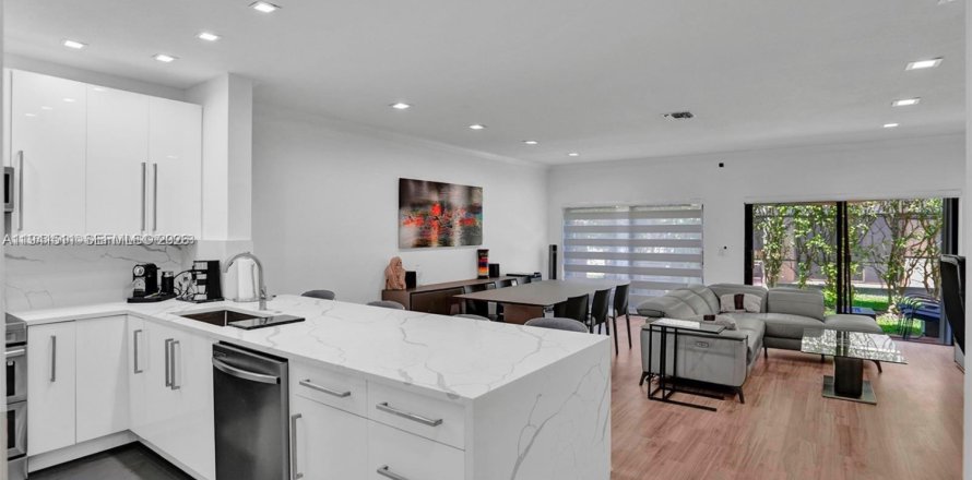 Таунхаус в Авентура, Флорида 2 спальни, 127.83м2 № 2003829