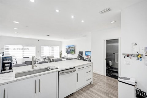 Купить таунхаус в Авентура, Флорида 2 спальни, 127.83м2, № 2003829 - фото 13