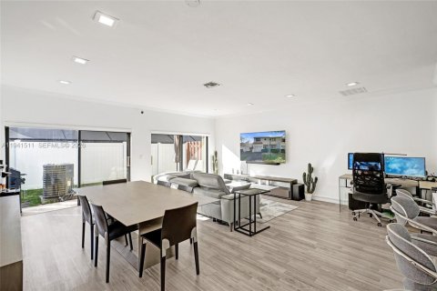 Купить таунхаус в Авентура, Флорида 2 спальни, 127.83м2, № 2003829 - фото 27