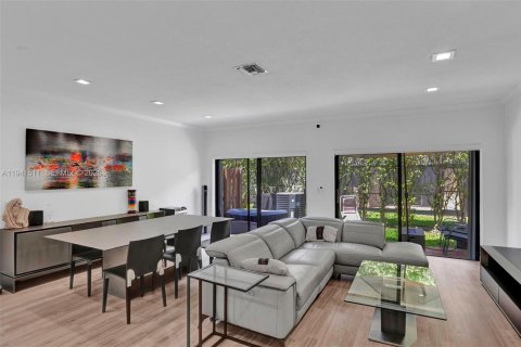 Купить таунхаус в Авентура, Флорида 2 спальни, 127.83м2, № 2003829 - фото 19