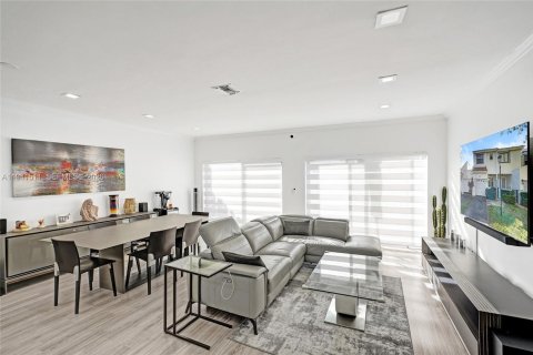 Купить таунхаус в Авентура, Флорида 2 спальни, 127.83м2, № 2003829 - фото 26