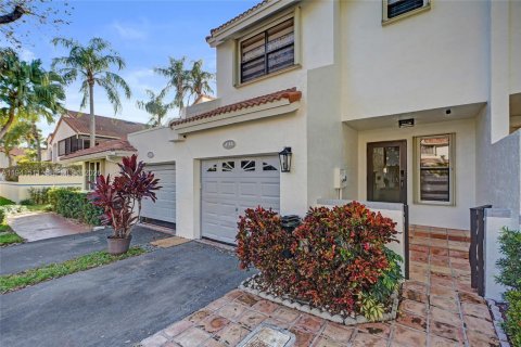 Купить таунхаус в Авентура, Флорида 2 спальни, 127.83м2, № 2003829 - фото 6