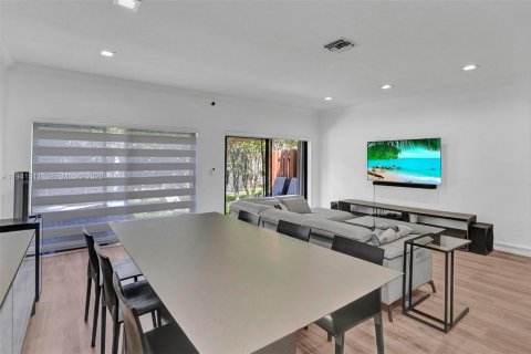 Купить таунхаус в Авентура, Флорида 2 спальни, 127.83м2, № 2003829 - фото 23