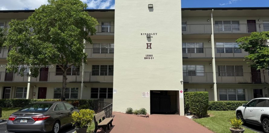 Condo in Pembroke Pines, Florida, 1 bedroom № 1953598