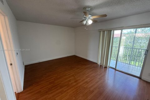 Copropriété à vendre à Pembroke Pines, Floride: 1 chambre, 75.34 m2 № 1953598 - photo 2