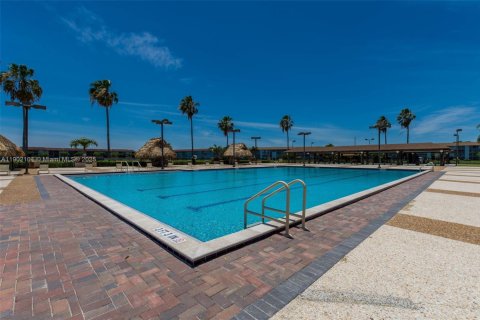 Copropriété à vendre à Pembroke Pines, Floride: 1 chambre, 75.34 m2 № 1953598 - photo 24