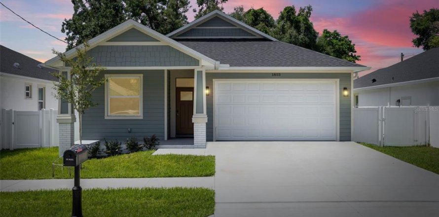 House in Tampa, Florida 3 bedrooms, 157.56 sq.m. № 1810921