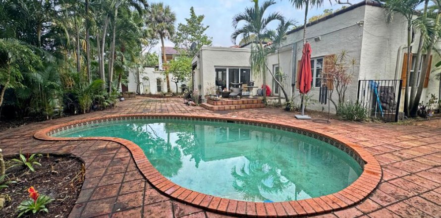 House in Boca Raton, Florida 4 bedrooms, 288.83 sq.m. № 1177459