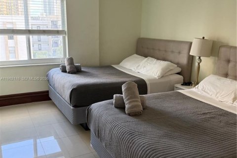 Condo in Sunny Isles Beach, Florida, 2 bedrooms  № 2043095 - photo 13