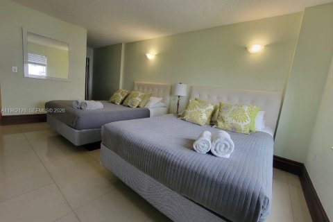 Condo in Sunny Isles Beach, Florida, 2 bedrooms  № 2043095 - photo 10