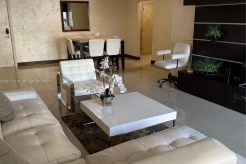 Condo in Sunny Isles Beach, Florida, 2 bedrooms  № 2043095 - photo 3