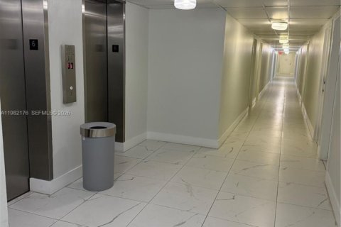 Condo in Sunny Isles Beach, Florida, 2 bedrooms  № 2043095 - photo 20