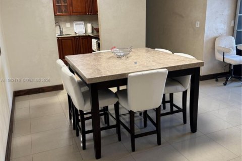 Condo in Sunny Isles Beach, Florida, 2 bedrooms  № 2043095 - photo 7