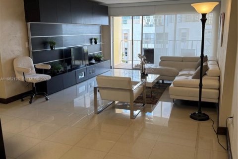 Condo in Sunny Isles Beach, Florida, 2 bedrooms  № 2043095 - photo 9