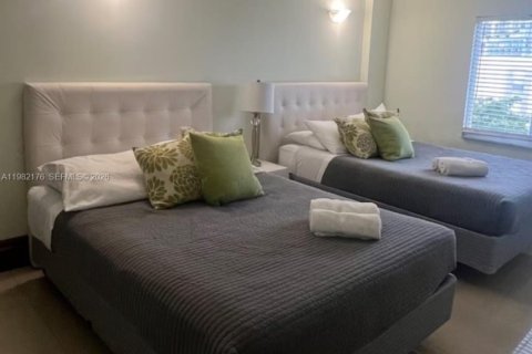 Condo in Sunny Isles Beach, Florida, 2 bedrooms  № 2043095 - photo 26