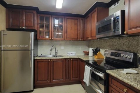 Condo in Sunny Isles Beach, Florida, 2 bedrooms  № 2043095 - photo 27