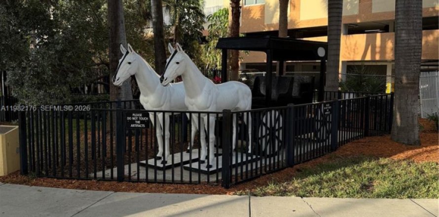 Condo in Sunny Isles Beach, Florida, 2 bedrooms  № 2043095