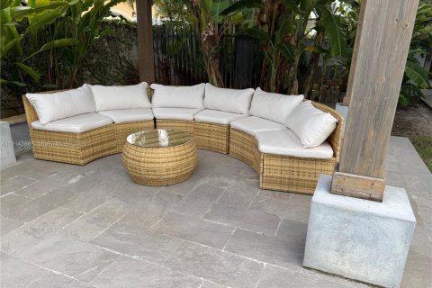 Casa en alquiler en Miami, Florida, 5 dormitorios, 379.41 m2 № 1969971 - foto 13