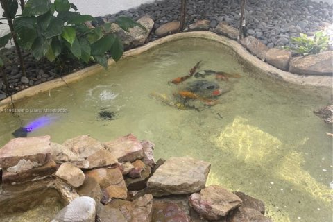 Casa en alquiler en Miami, Florida, 5 dormitorios, 379.41 m2 № 1969971 - foto 20