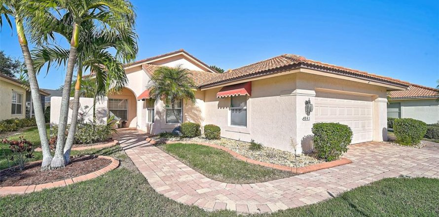 House in Bradenton, Florida 2 bedrooms, 172.8 sq.m. № 2226920
