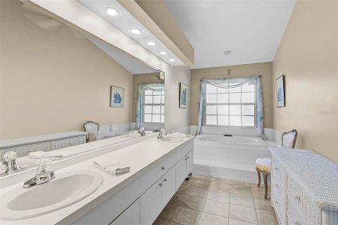 House in Bradenton, Florida 2 bedrooms, 172.8 sq.m. № 2226920 - photo 17