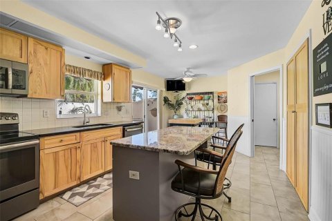 House in Bradenton, Florida 2 bedrooms, 172.8 sq.m. № 2226920 - photo 10