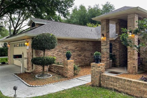 House in Clermont, Florida 3 bedrooms, 217.11 sq.m. № 2393761 - photo 2