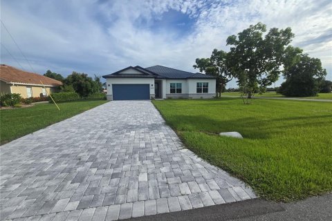 House in Punta Gorda, Florida 4 bedrooms, 194.35 sq.m. № 2367388