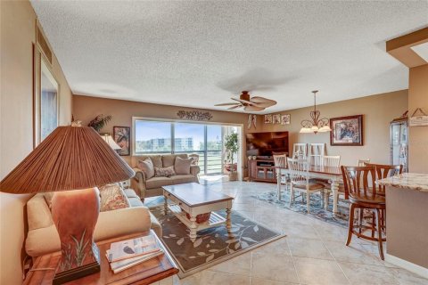 Copropriété à louer à Bradenton, Floride: 2 chambres, 93.65 m2 № 2105703 - photo 7