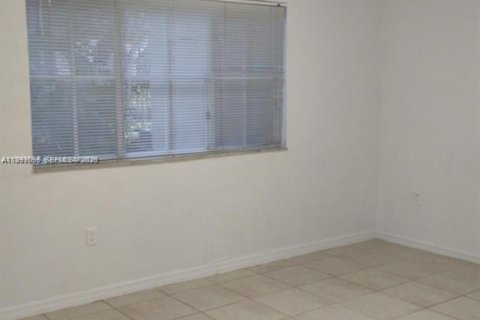 Apartamento en alquiler en Miramar, Florida, 1 dormitorio, 78.97 m2 № 2060747 - foto 4