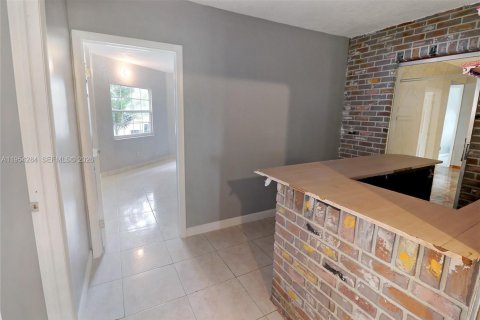 Villa ou maison à vendre à Lauderdale Lakes, Floride: 6 chambres, 196.49 m2 № 2021951 - photo 23