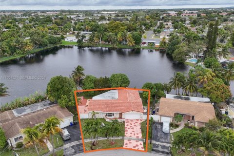 Villa ou maison à Lauderdale Lakes, Floride 6 chambres, 196.49 m2 № 2021951