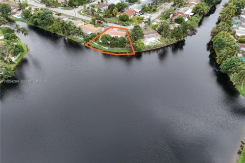 Villa ou maison à vendre à Lauderdale Lakes, Floride: 6 chambres, 196.49 m2 № 2021951 - photo 2