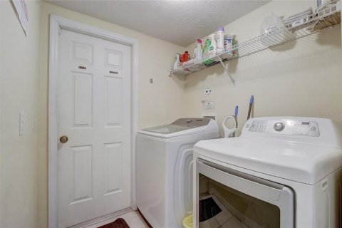 Casa en venta en Kissimmee, Florida, 5 dormitorios, 248.7 m2 № 1913402 - foto 28