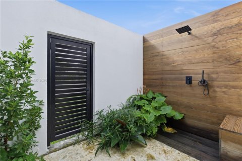 Купить виллу или дом в Майами, Флорида 4 спальни, 369.84м2, № 2048633 - фото 14