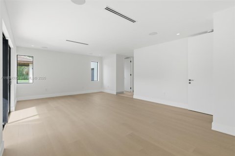 Купить виллу или дом в Майами, Флорида 4 спальни, 369.84м2, № 2048633 - фото 19