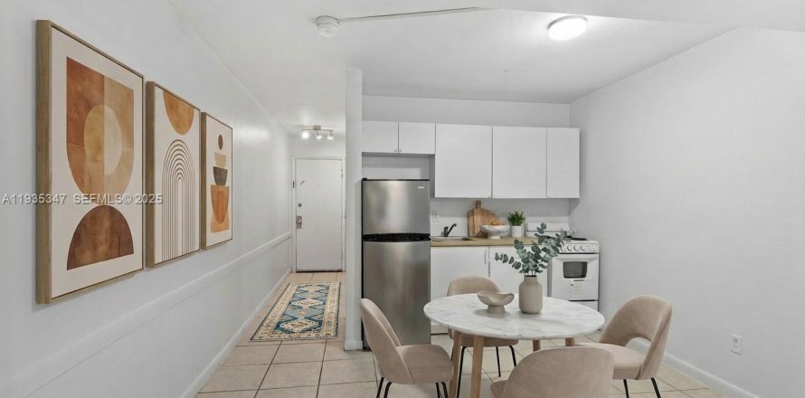 Condo in Coral Gables, Florida, 1 bedroom  № 1993667