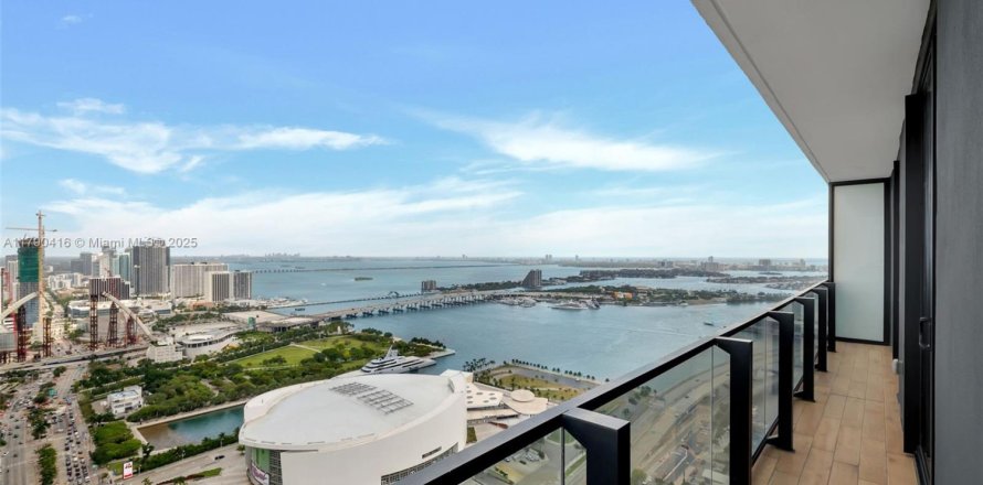 Condominio en Miami, Florida, 3 dormitorios № 2193907