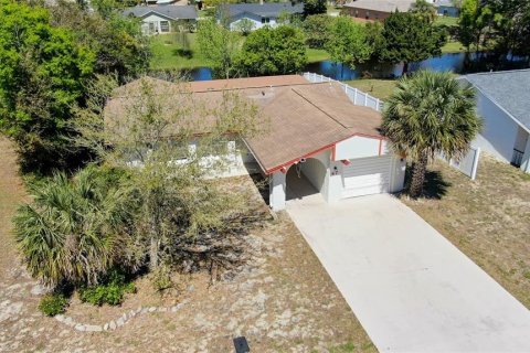 House in Palm Coast, Florida 3 bedrooms, 148.92 sq.m. № 1581261 - photo 2
