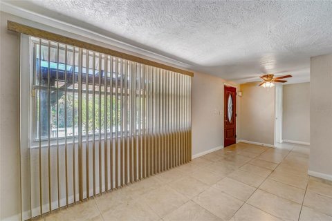 House in Port Richey, Florida 2 bedrooms, 131.74 sq.m. № 2208239 - photo 13