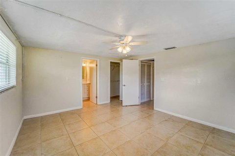 House in Port Richey, Florida 2 bedrooms, 131.74 sq.m. № 2208239 - photo 26