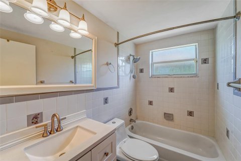 House in Port Richey, Florida 2 bedrooms, 131.74 sq.m. № 2208239 - photo 27